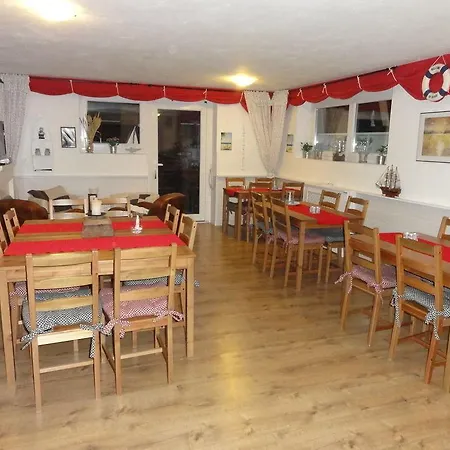 게스트하우스 Adlerhorst 3*